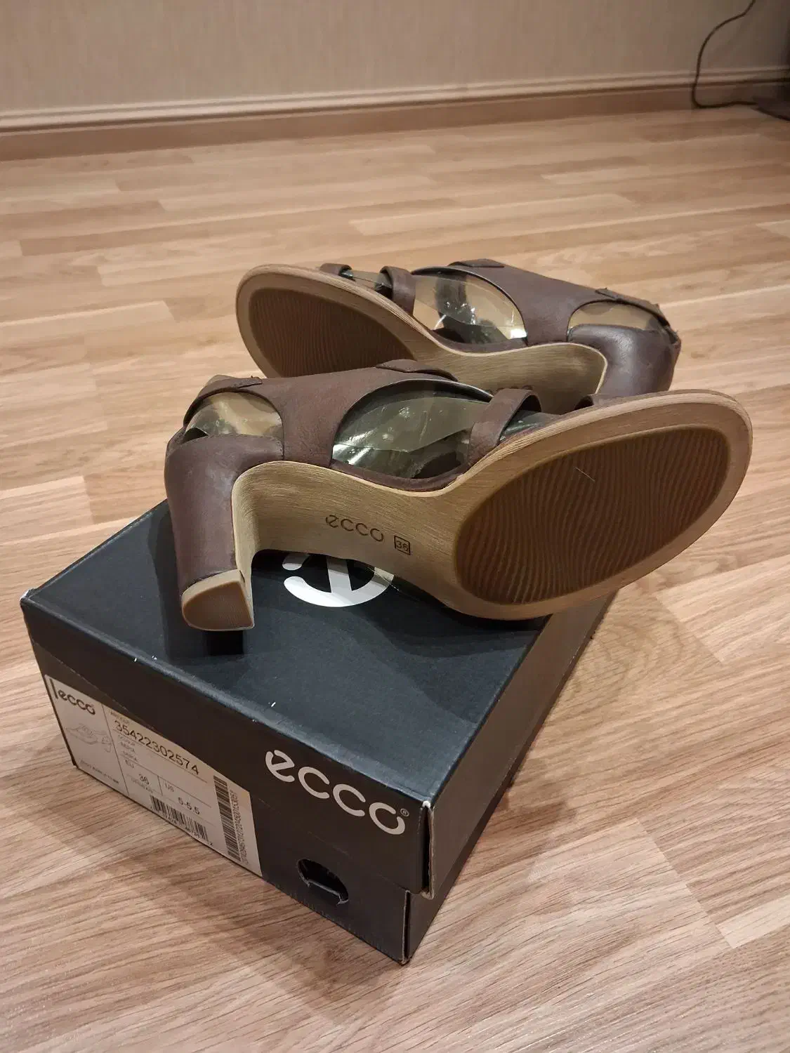 کفش اکو  رنگ قهوه‌ای  36  نو|کیف، کفش، کمربند|رشت, گلسار|دیوار