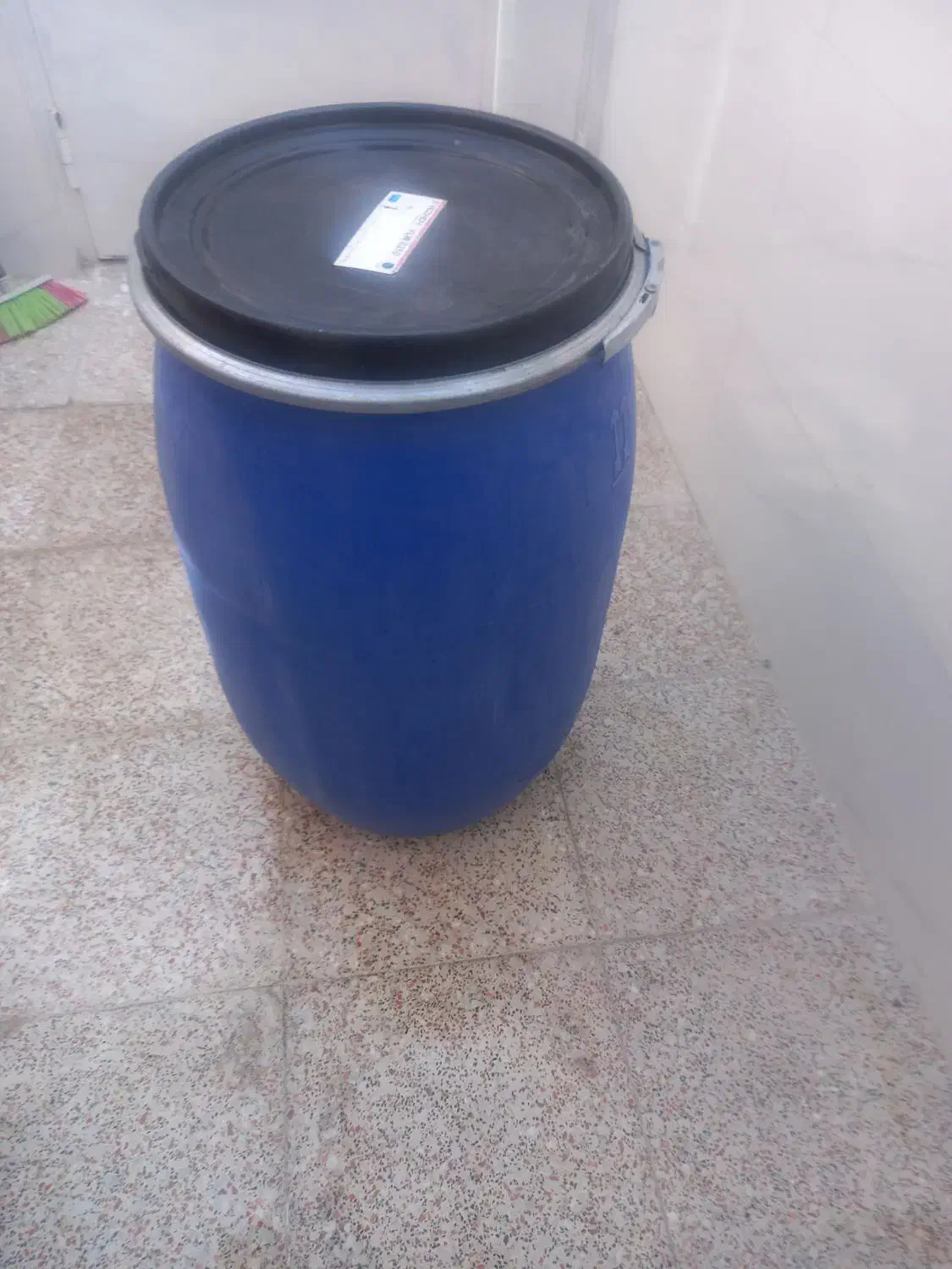 بشکه یا دبه ۱۲۰ لیتری|ظروف نگهدارنده، پلاستیکی، یک‌بارمصرف|رباط‌کریم, رباط‌کریم|دیوار