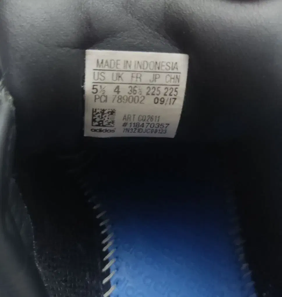 کفش کتونی آدیداس اورجینال سایز 37|کیف، کفش، کمربند|قم, آزادگان|دیوار