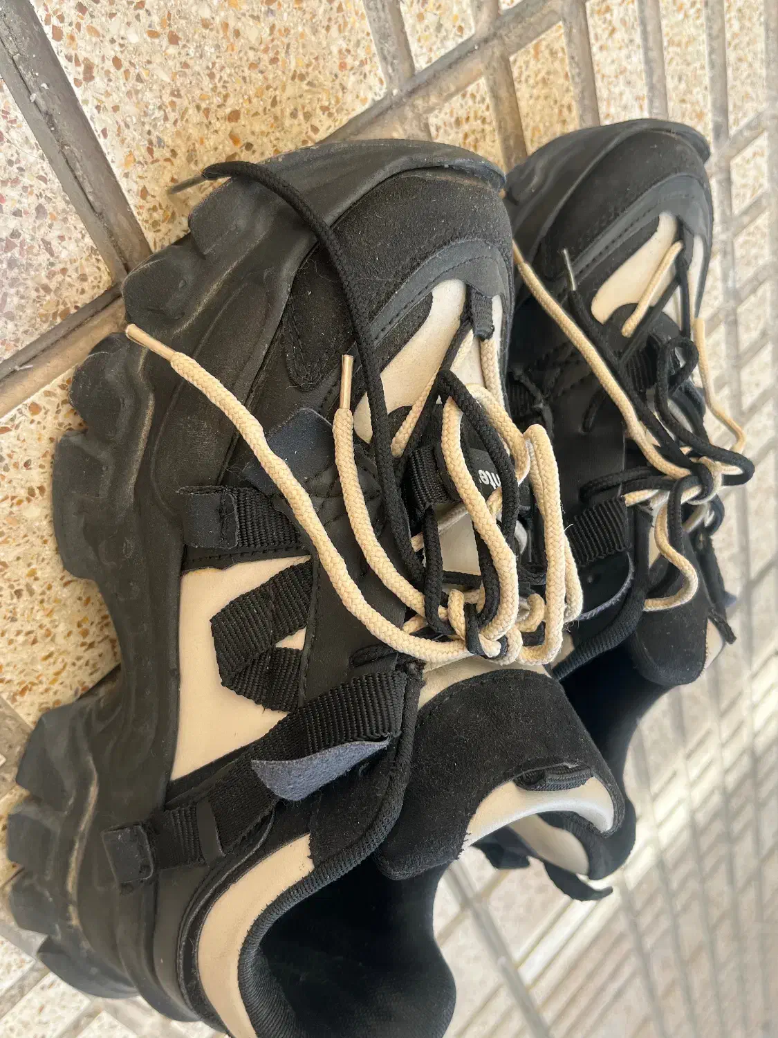 نوو|کیف، کفش، کمربند|خوی, |دیوار