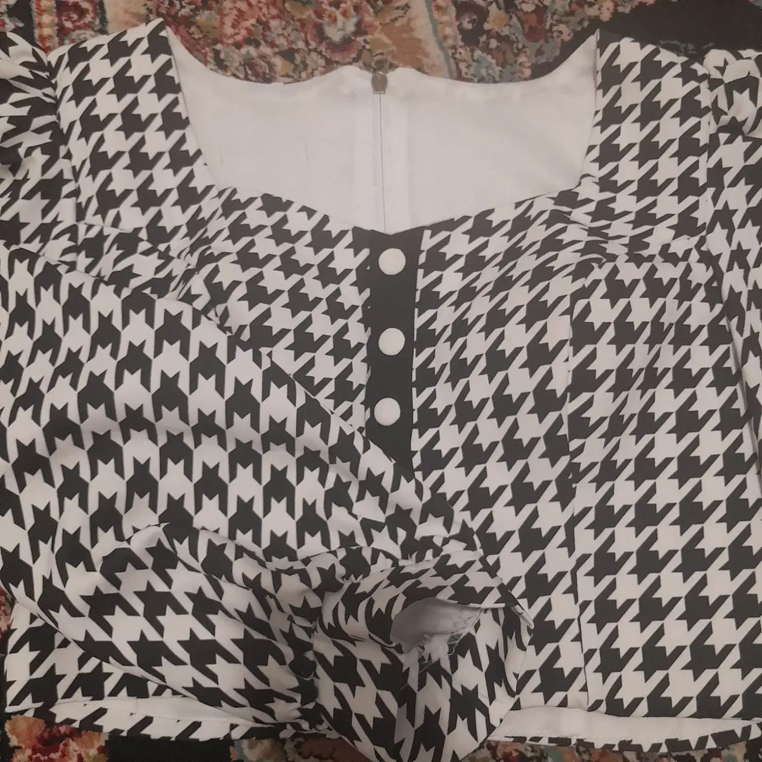 کراپ مجلسی|لباس|تایباد, |دیوار