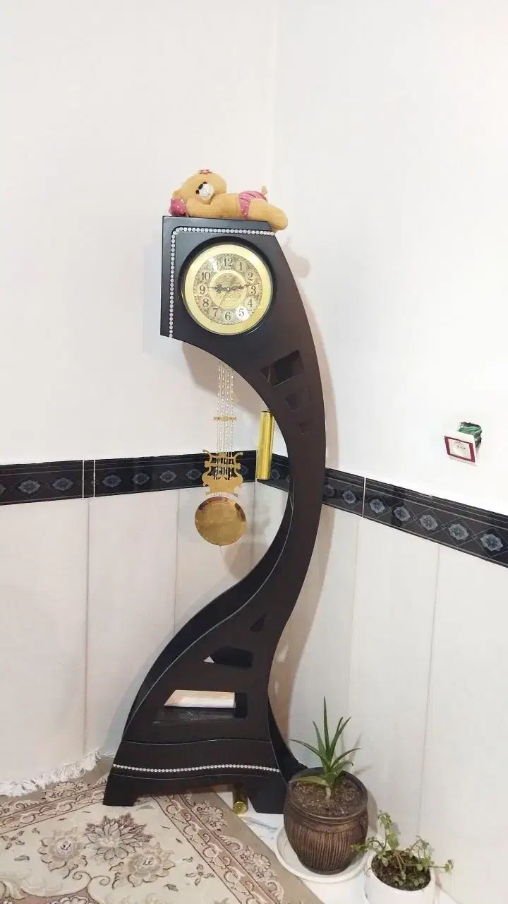 ساعت چوبی ایستاده|ساعت دیواری و تزئینی|صحنه, |دیوار