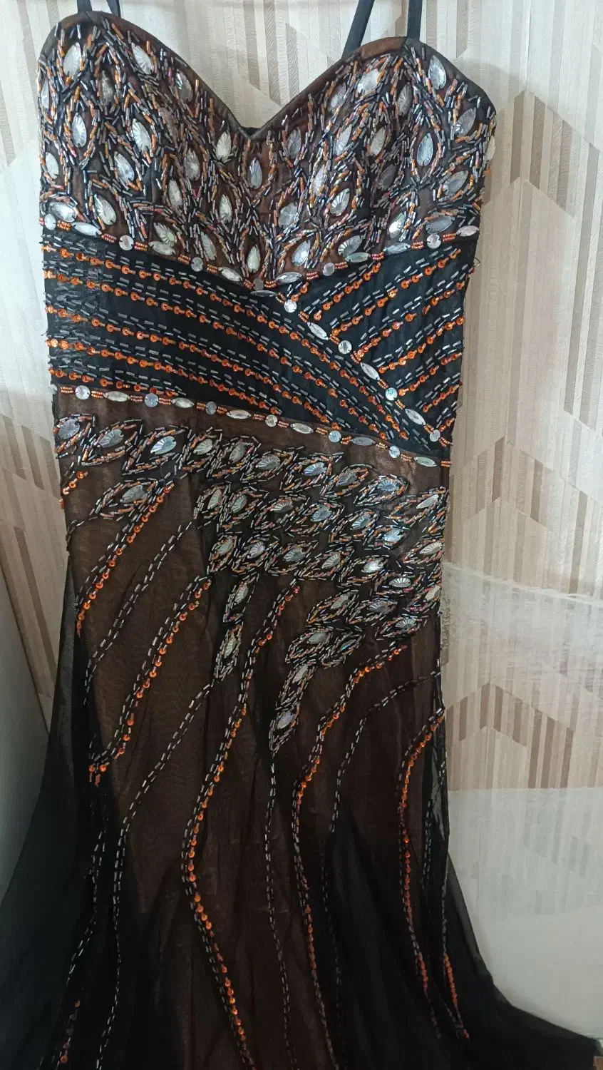 لباس مجلسی|لباس|کرباسک, |دیوار