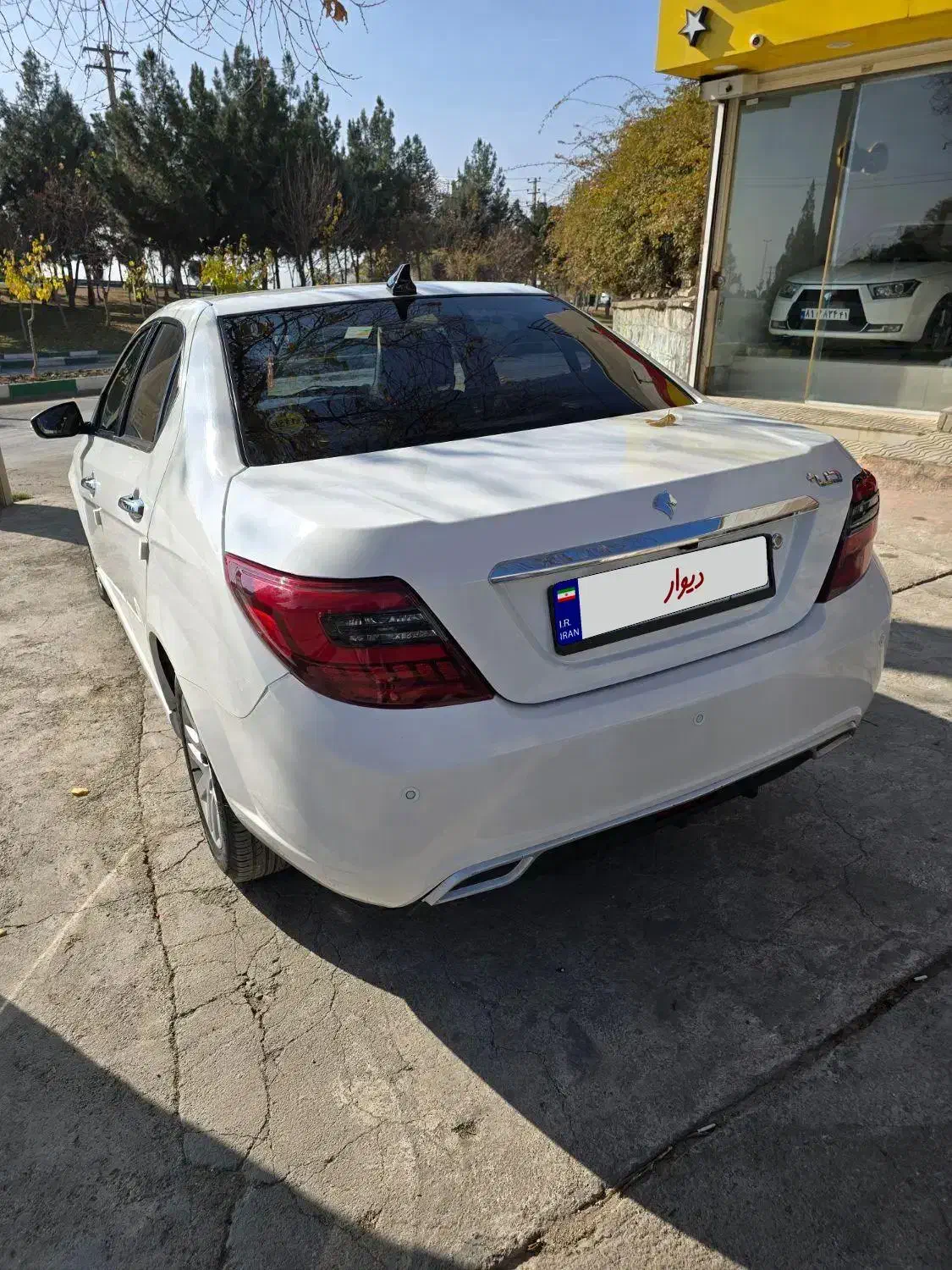 دنا پلاس 4چرخ دیسک 1401 5دنده|خودرو سواری و وانت|بروجرد, |دیوار