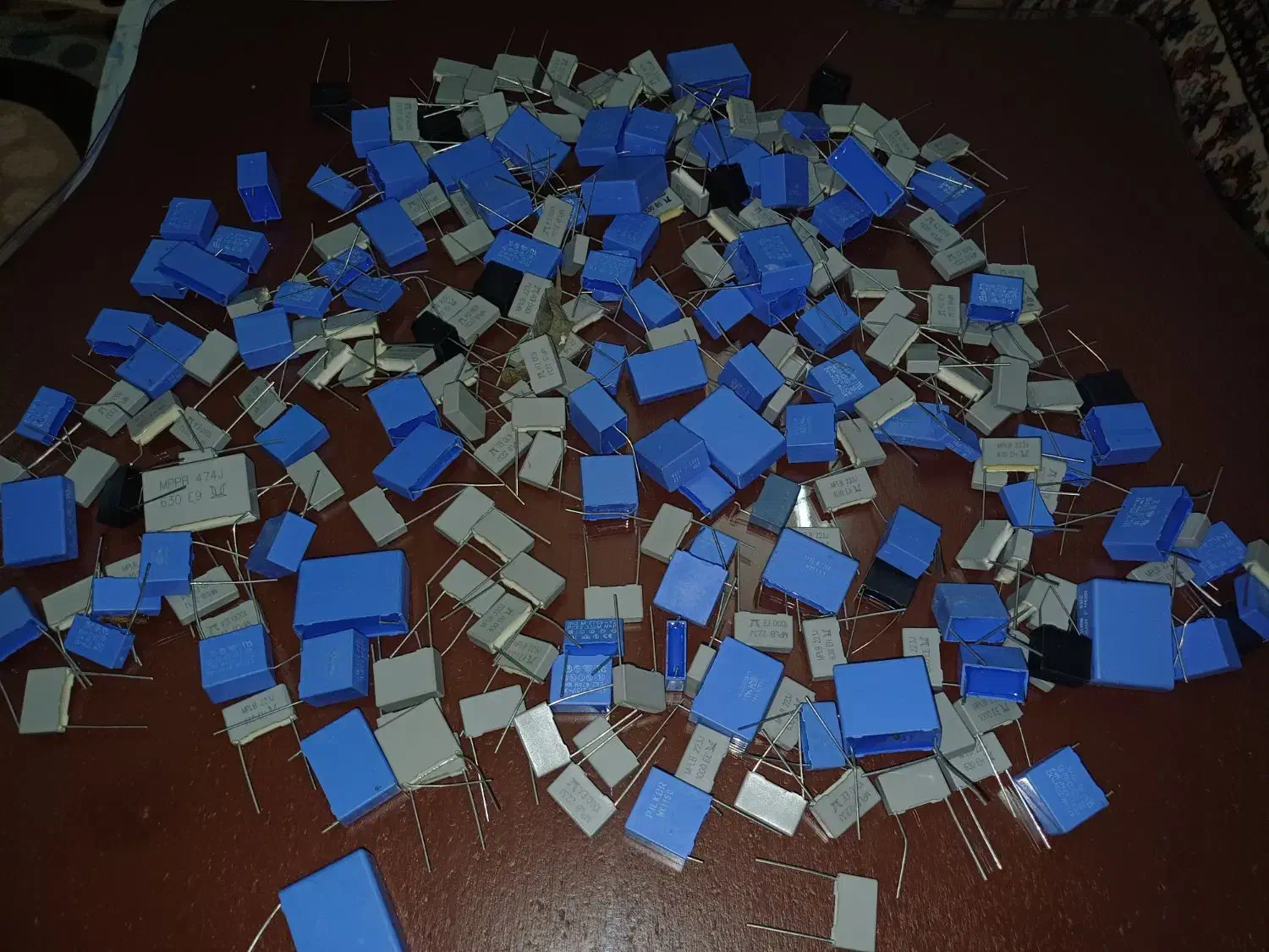 خازن|صوتی و تصویری|اسلام‌شهر, شهرک توحید|دیوار