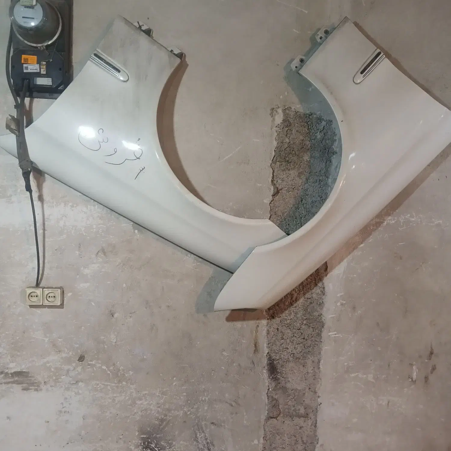 گلگیر بنزکلاسc|قطعات یدکی و لوازم جانبی|رشت, کوی یخ|دیوار