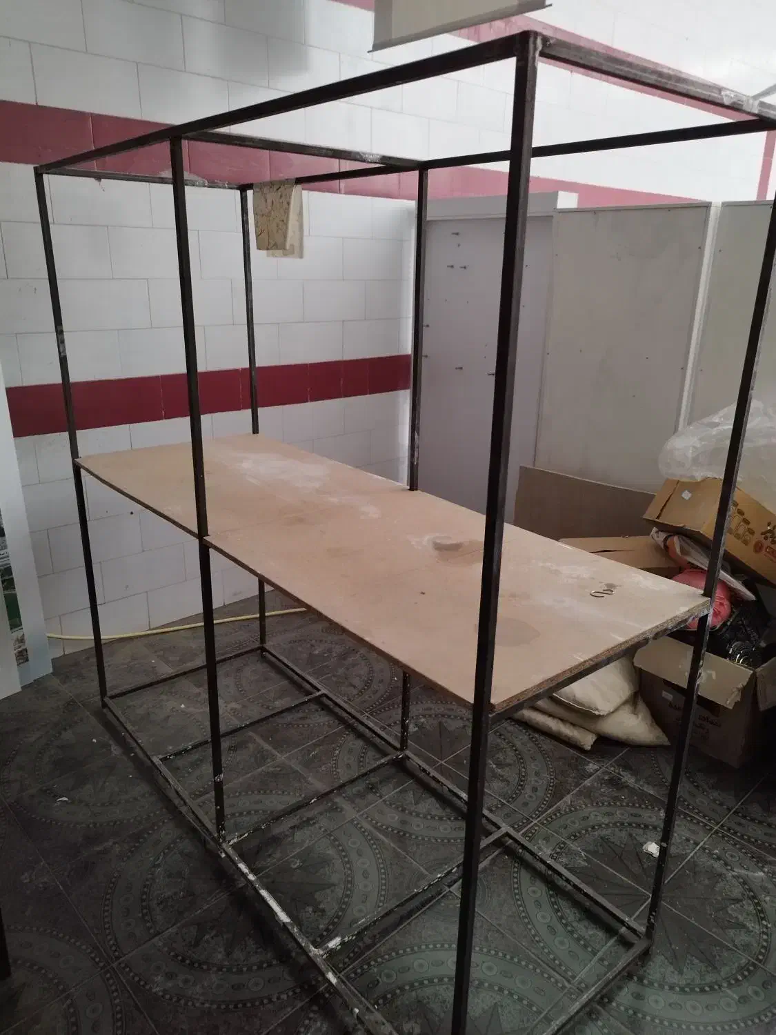 قفسه اهنی لوله  ،میز و صندلی اداری، تخته نئوپان|حراج|خرم‌آباد, |دیوار
