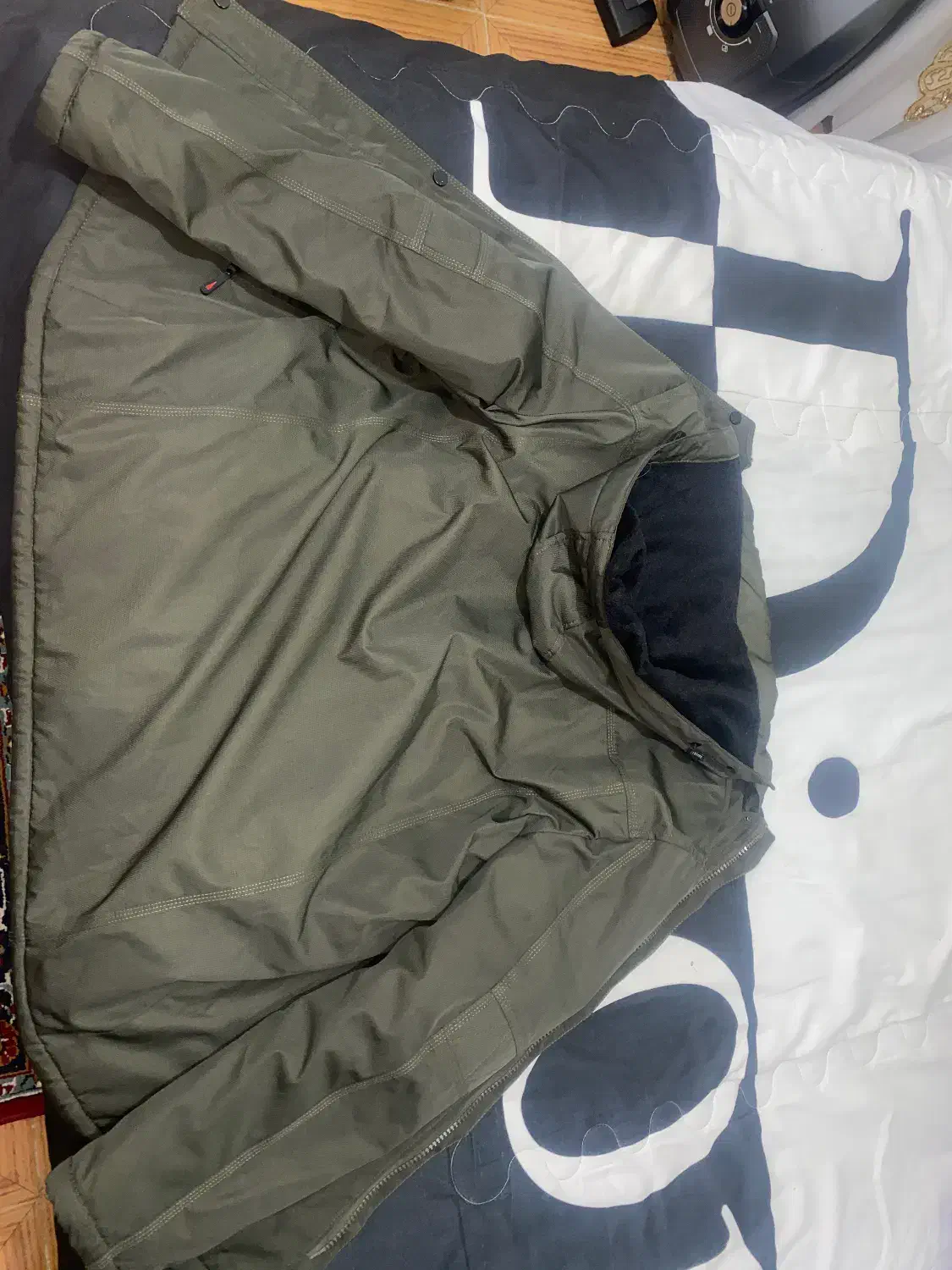 کاپشن در حد نو|لباس|بندر انزلی, نیمه شعبان|دیوار