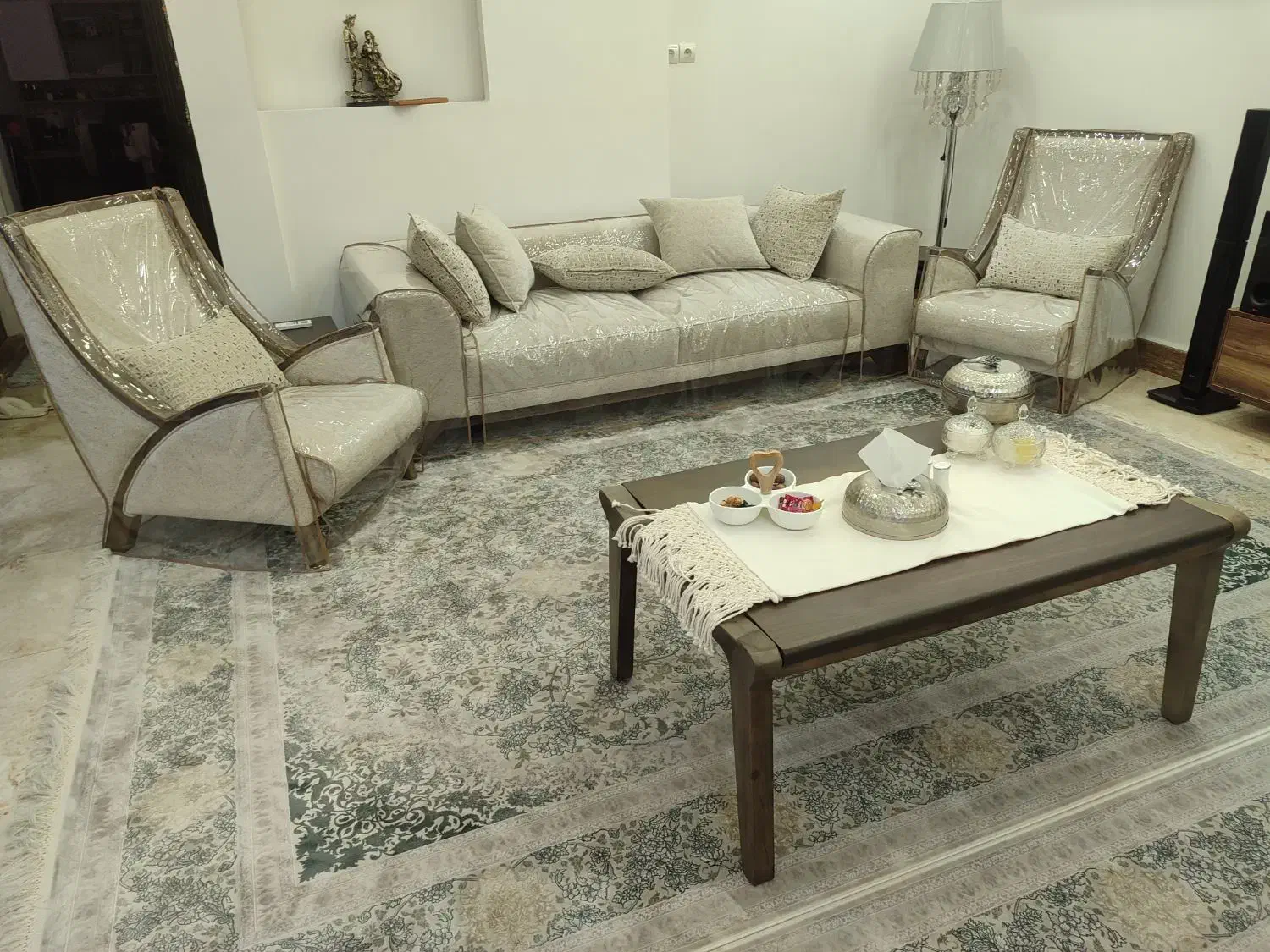 مبلمان هفت نفره و میز ناهارخوری هشت نفره|مبلمان خانگی و میز عسلی|اهواز, زیتون کارمندی|دیوار