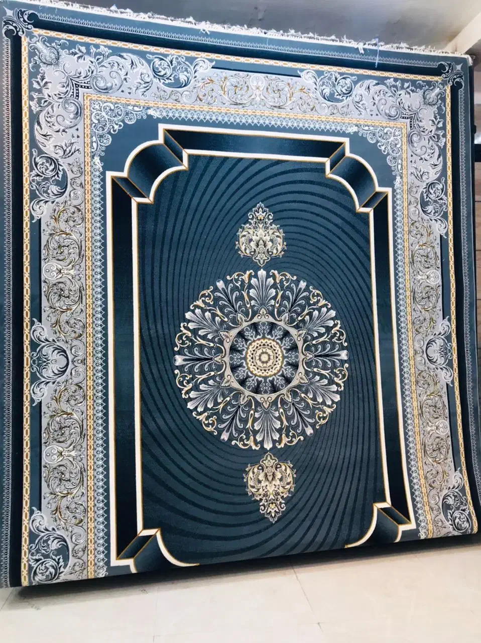 چند تعداد فرش ۷۰۰شانه و ۱۲۰۰شانه نونو زیر قیمت|فرش|مشهد, رضاییه|دیوار