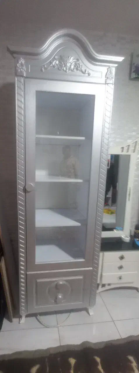 کمد لباس و ویترین در حد نو|بوفه، ویترین، کنسول|زاینده رود, |دیوار