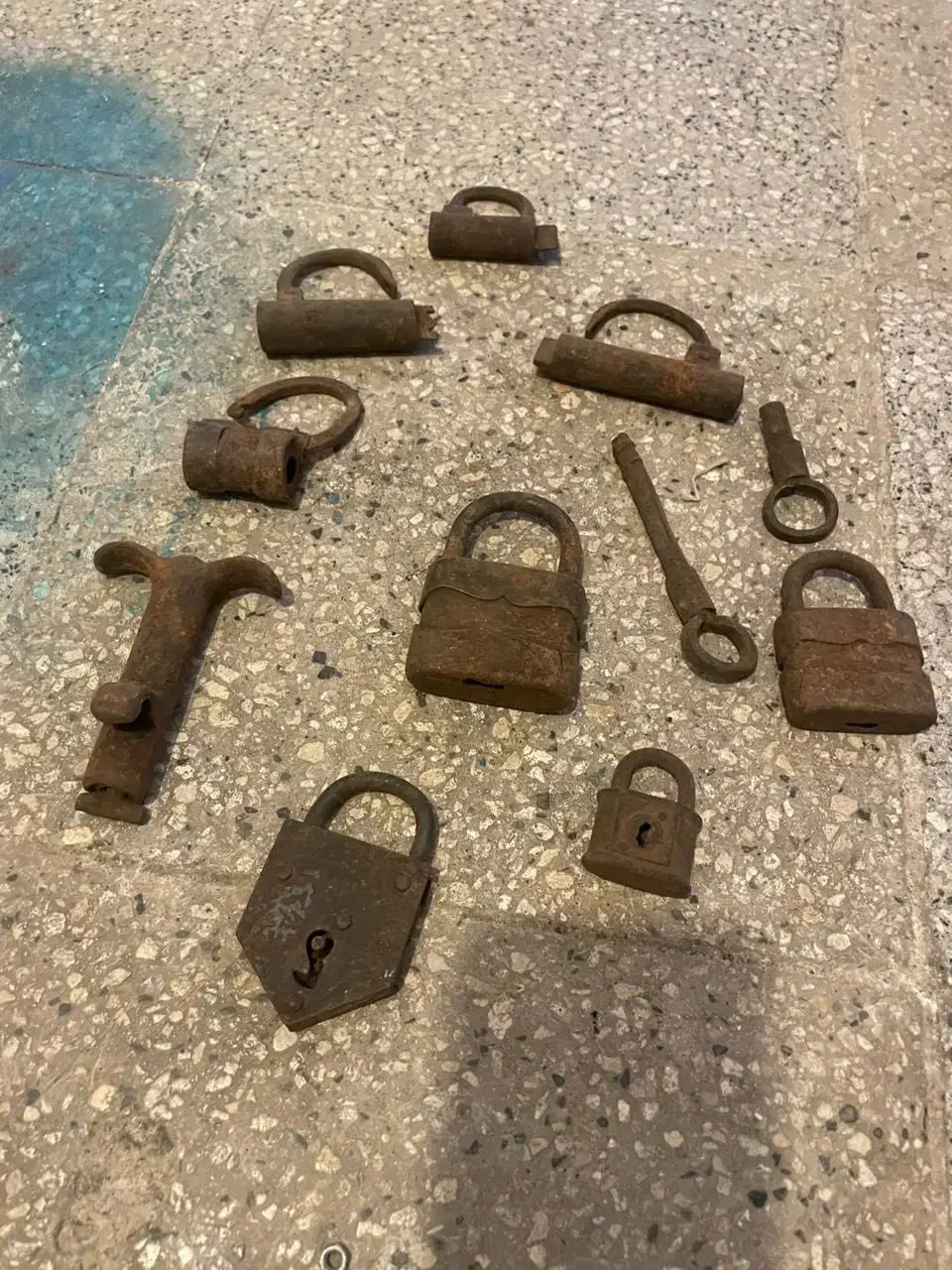 قفل|کلکسیون اشیاء عتیقه|کرج, عظیمیه|دیوار