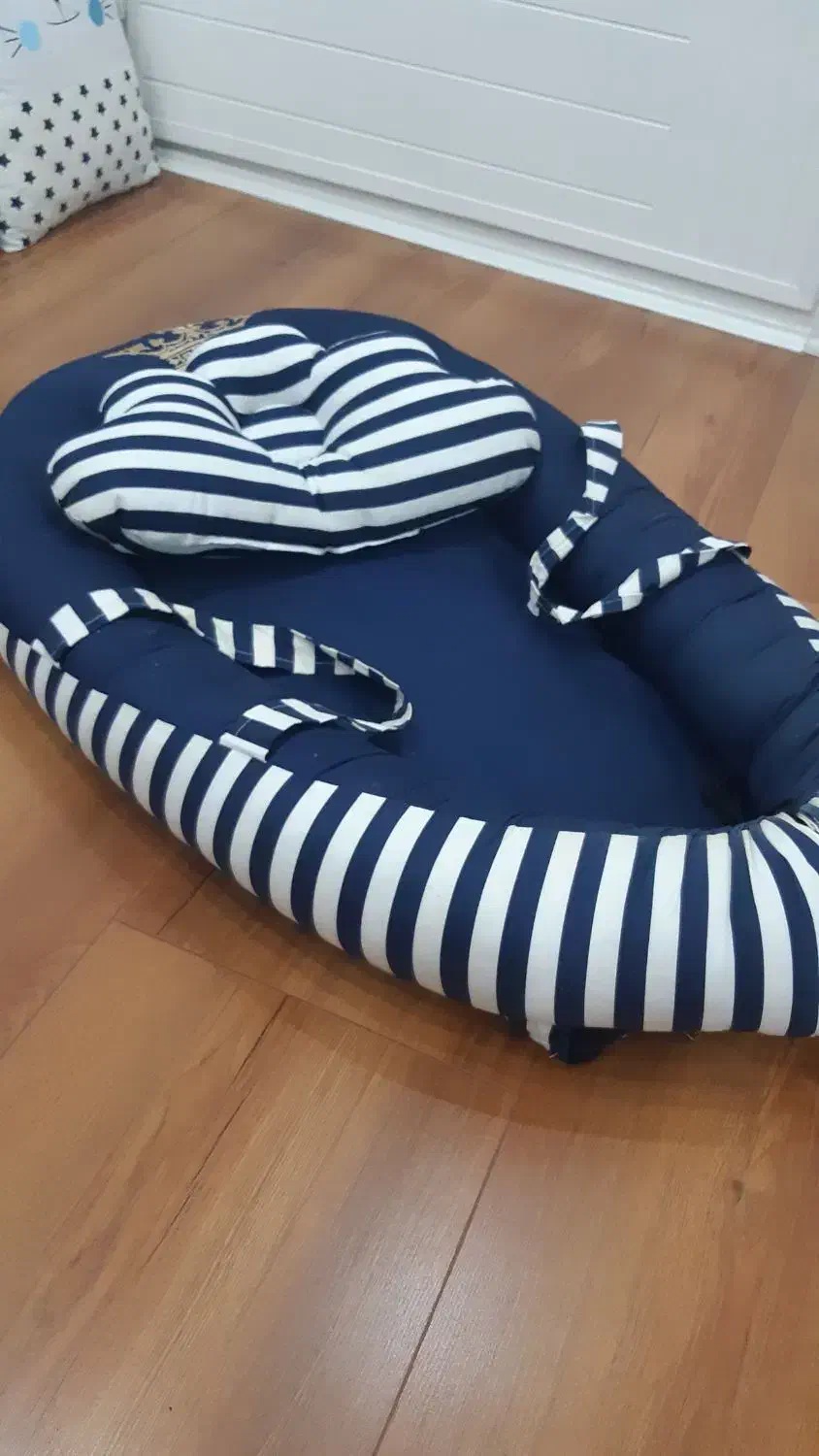 تشک گارد دار به همراه بالش کاملا سالم و نو|اسباب و اثاث بچه|ابهر, |دیوار