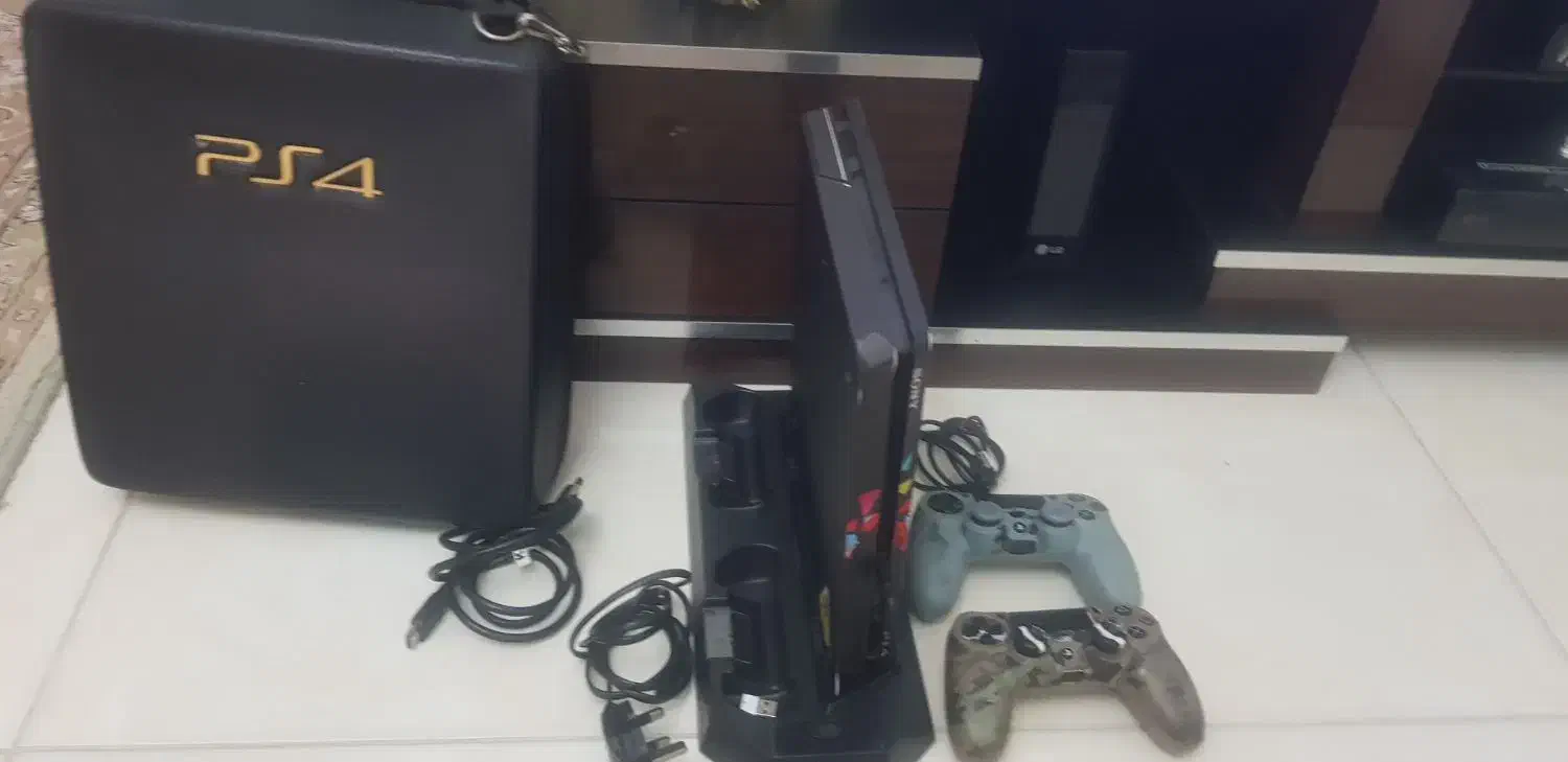 ps4پی اس فور اسلیم ۵۰۰ همراه با لوازم کپی خور|کنسول، بازی ویدئویی و آنلاین|تهران, دهم فروردین|دیوار