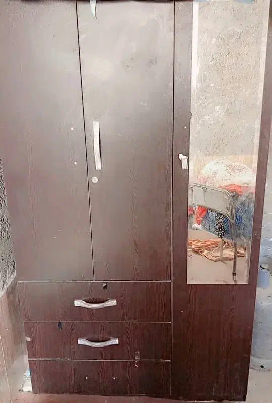 کمد لباس ساعت ایستاده چوبی ومیز و صندلی سالم|جاکفشی، کمد، دراور|فسا, |دیوار