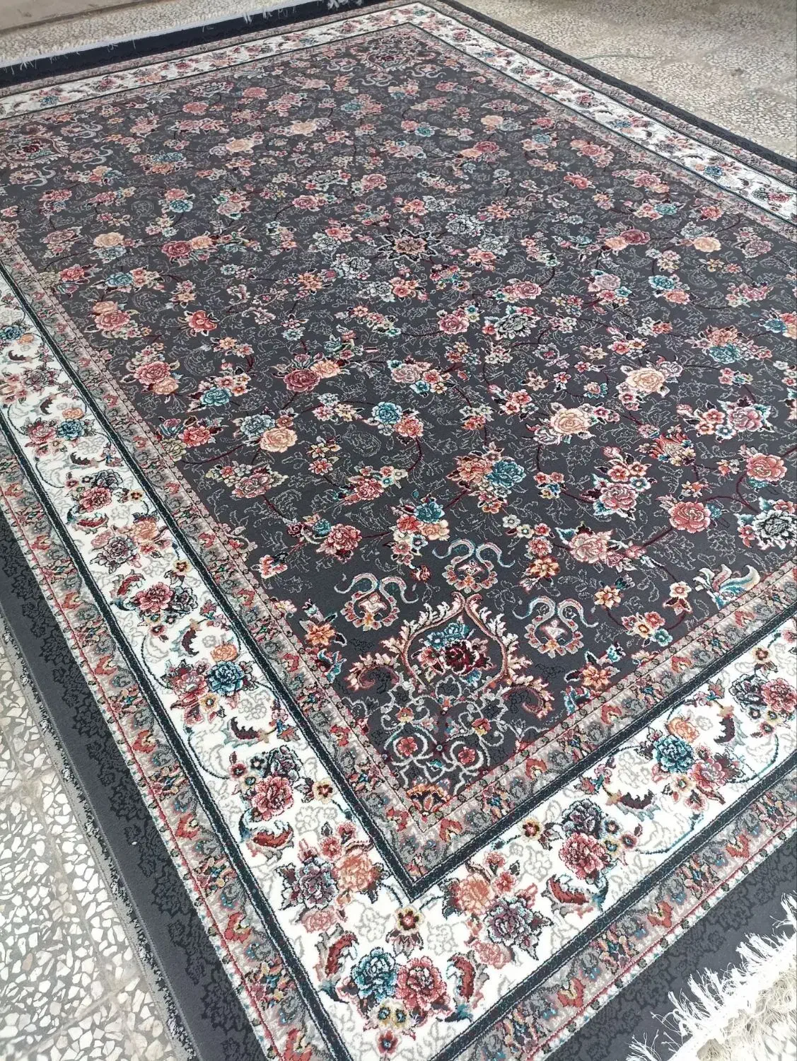 انبار مرکزی فرش کارخانه|فرش|یزد, |دیوار