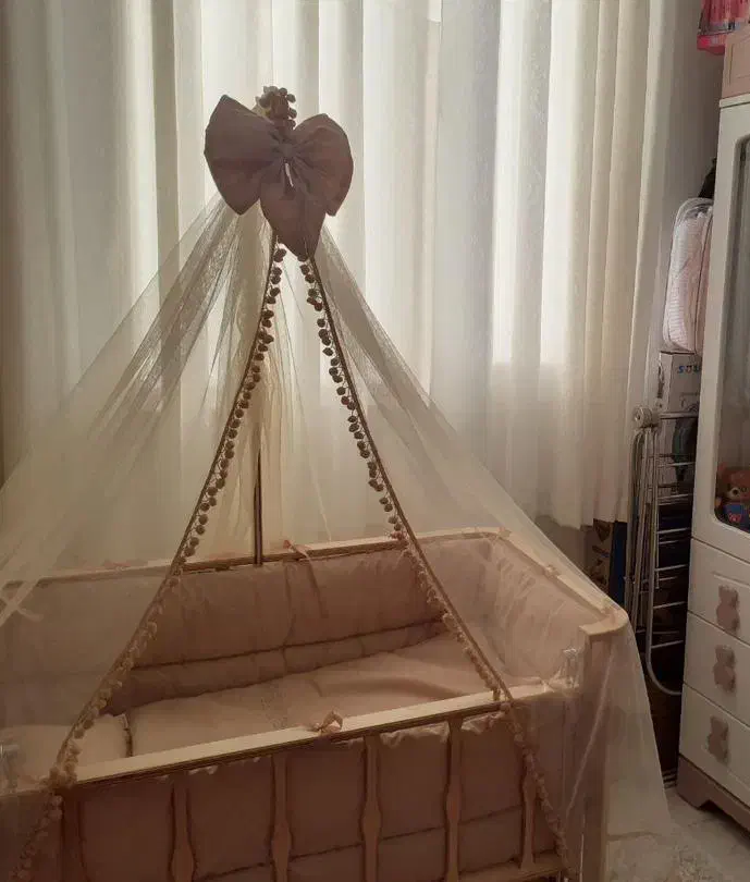 گهواره چوبی نو و تمیز|تخت و صندلی بچه|تهران, افسریه شمالی|دیوار