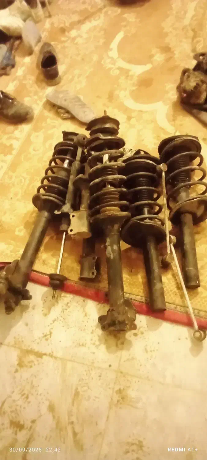 کمک‌پژو  صمنذ206 جلو و عقب با فنر بسته|قطعات یدکی و لوازم جانبی|شیراز, حجت آباد|دیوار