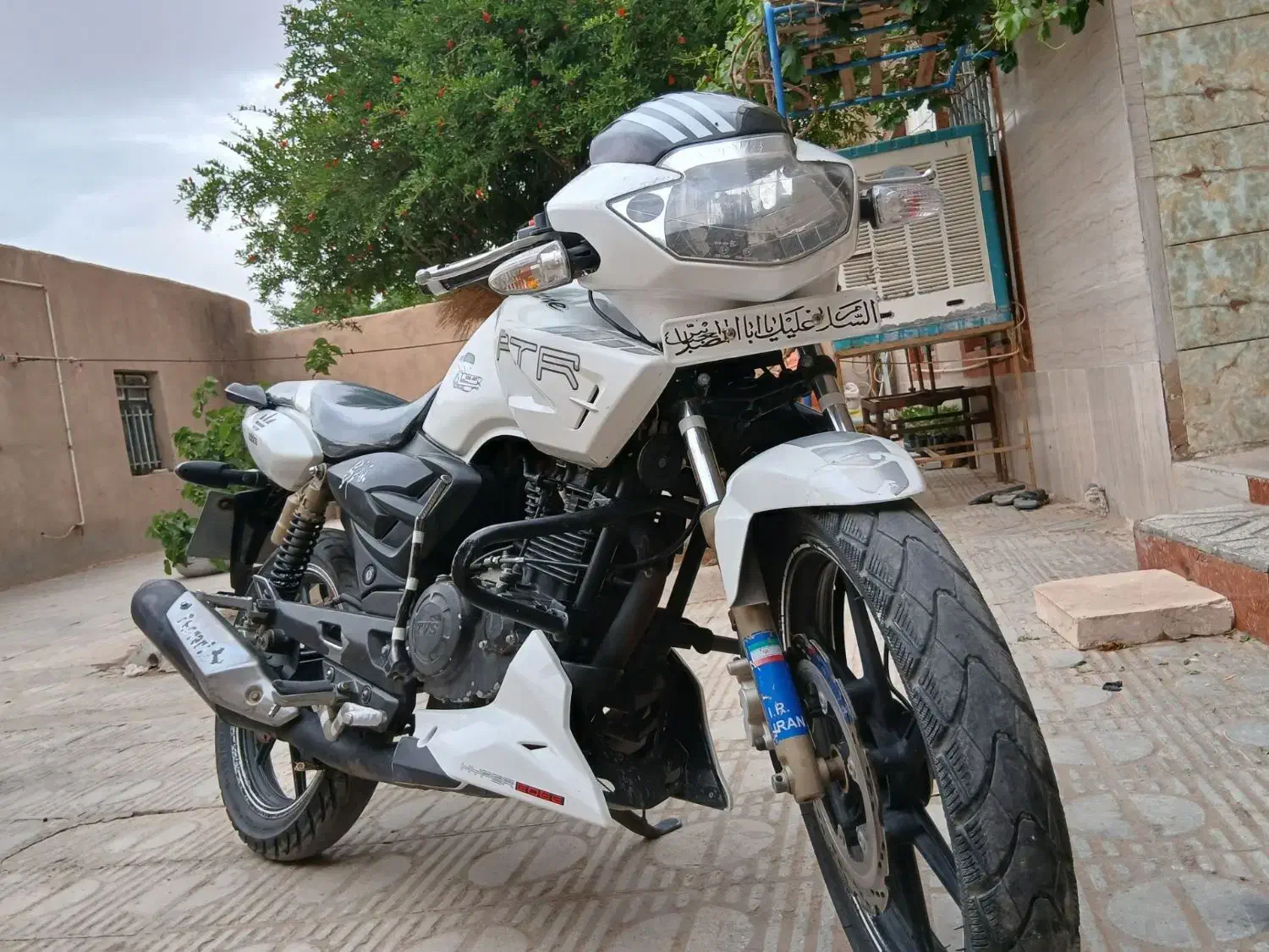 اپاچی 180|موتورسیکلت|قائن, |دیوار