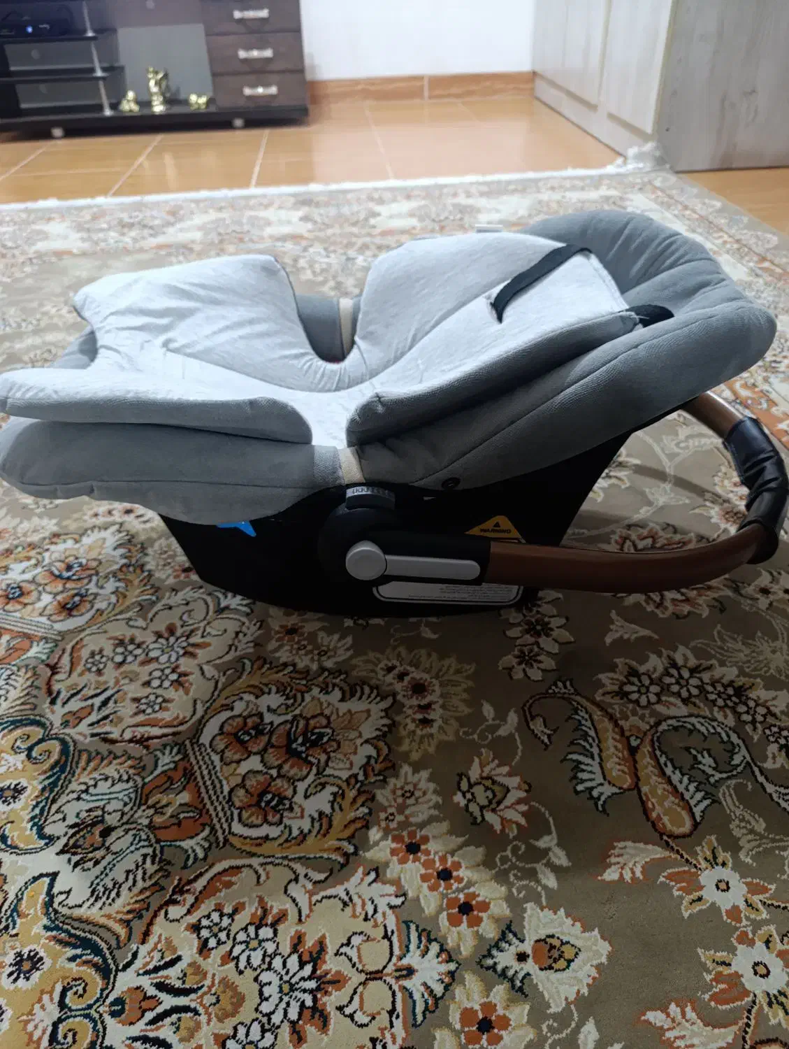 کریر|کالسکه و لوازم جانبی|صومعه‌سرا, |دیوار