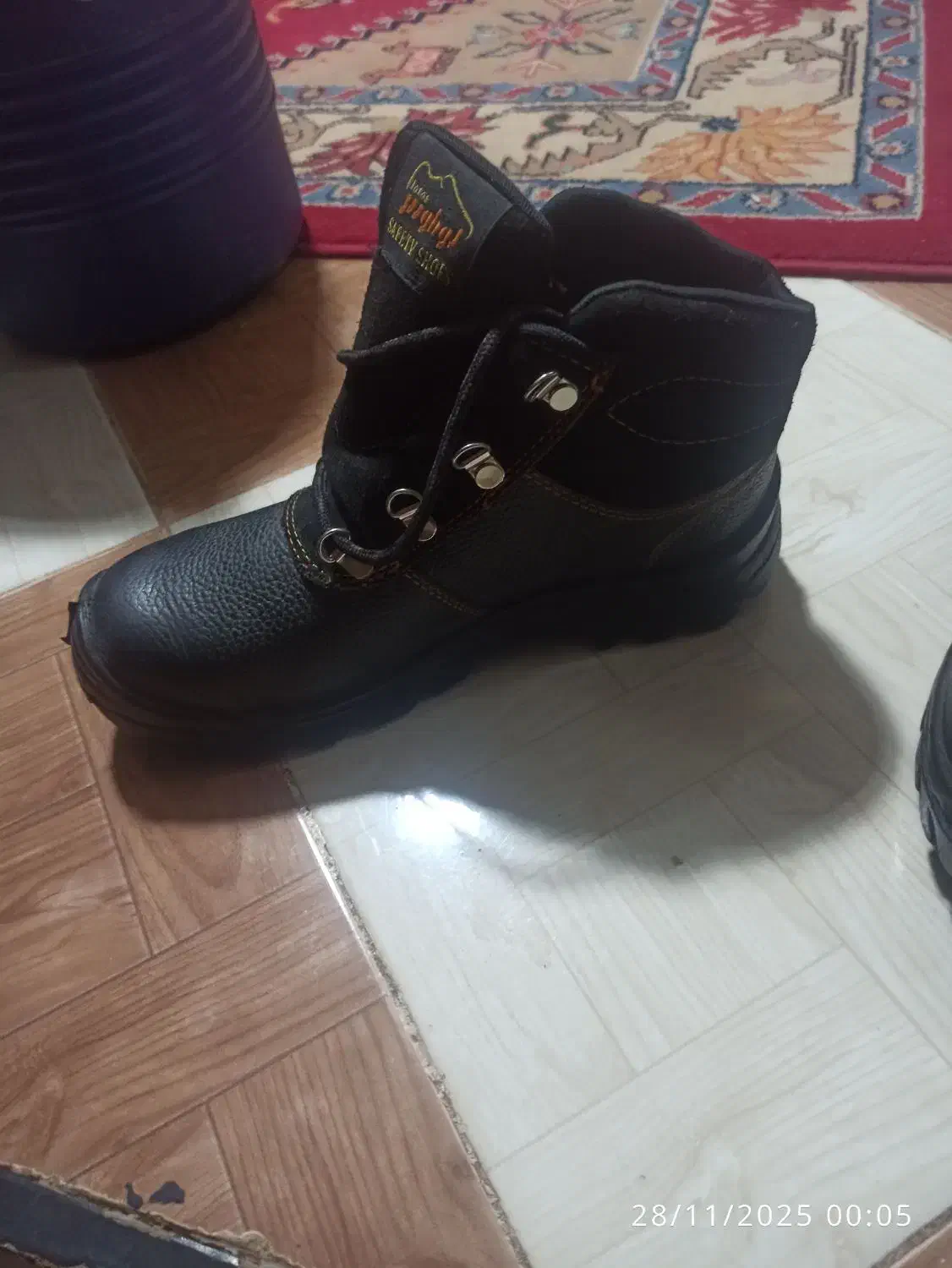 کفش ایمنی|کیف، کفش، کمربند|بیرجند, |دیوار