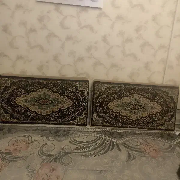 پشتی|پشتی|ری, علایین|دیوار