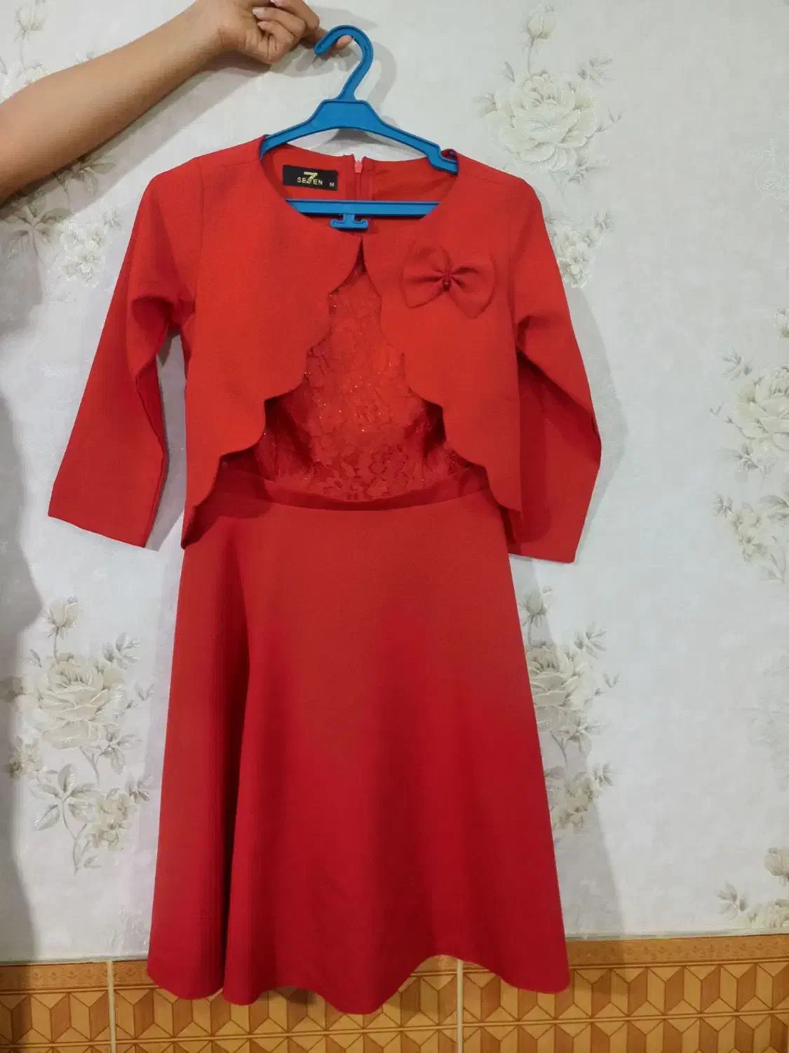 لباس مجلسی|لباس|جوین, |دیوار