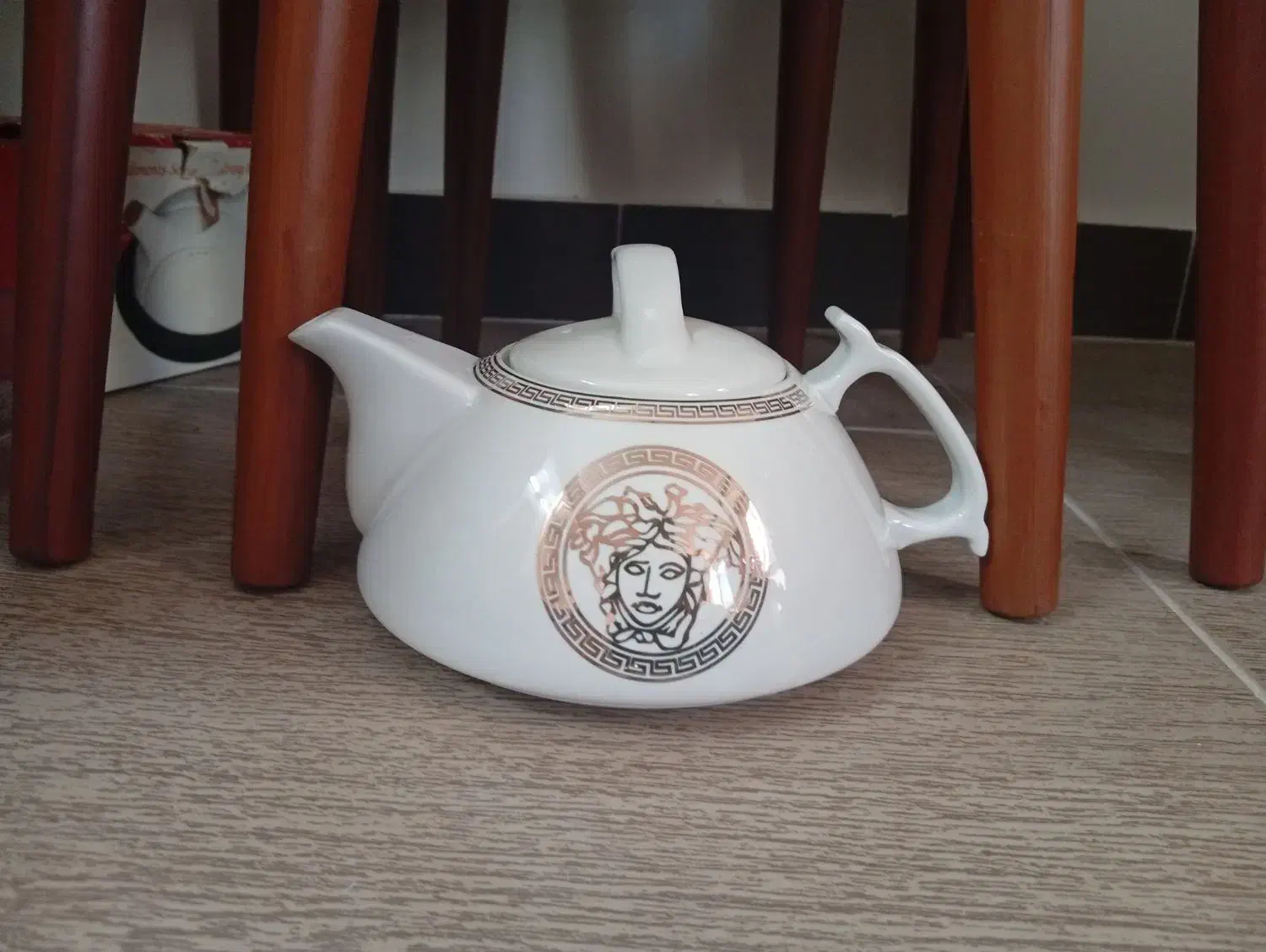 قوری بزرگ و زیبا و خاص|قوری، کتری، قهوهساز دستی|رشت, معلم|دیوار