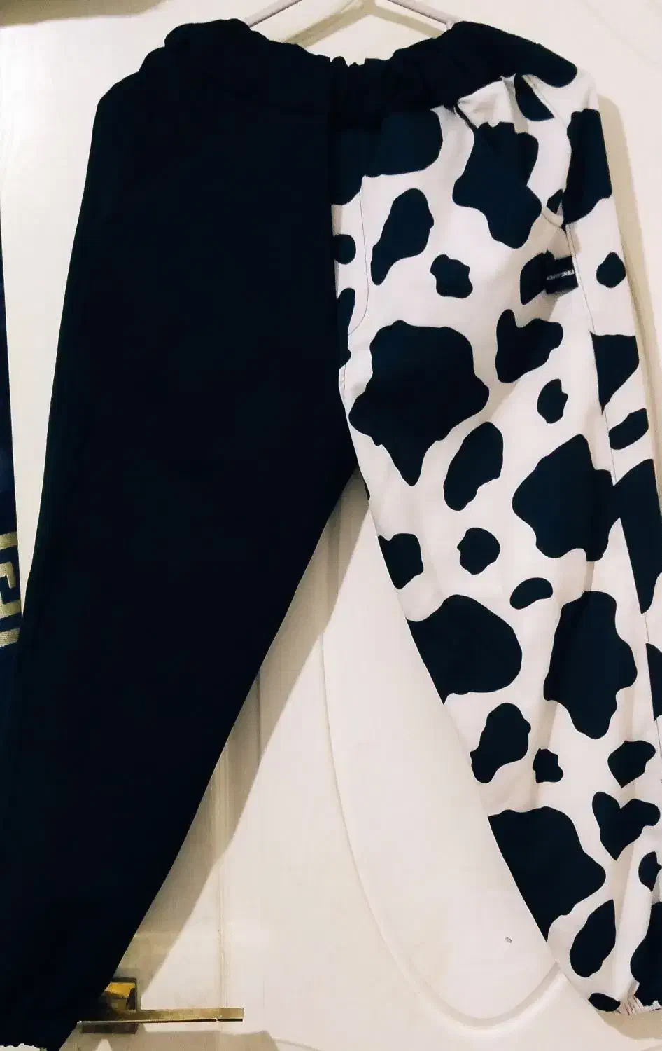 تعدادی لباس در حد نو|لباس|کیش, |دیوار