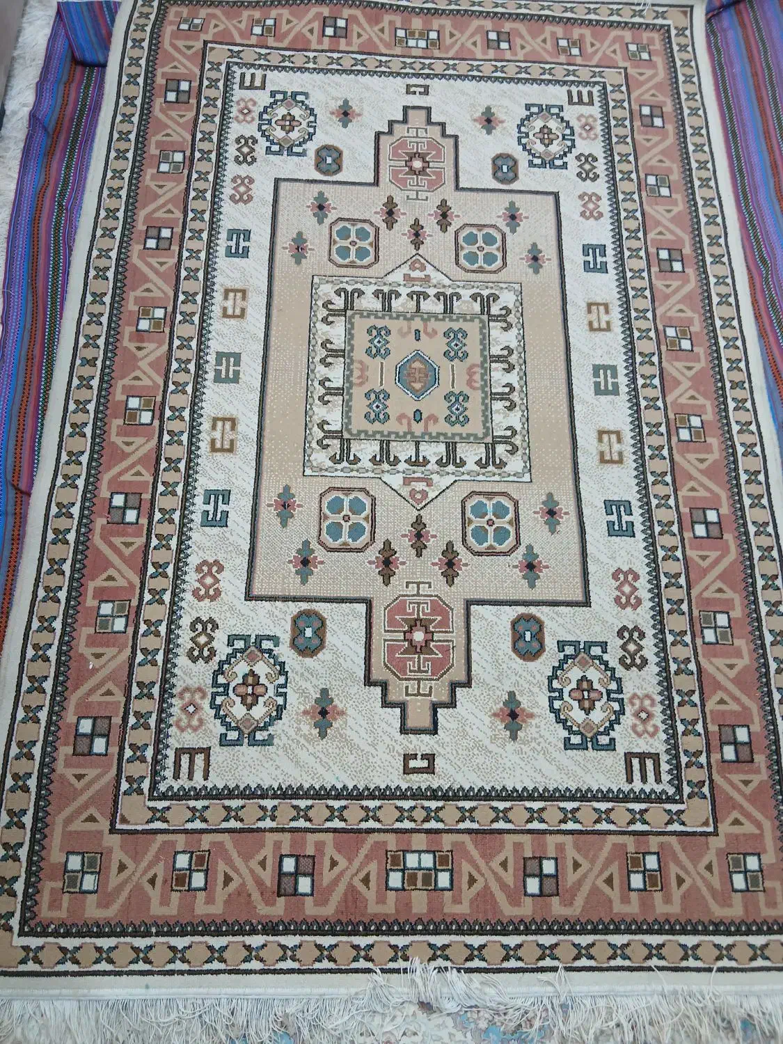 گلیم فرش کرم رنگ ۴متری|فرش|آستانه اشرفیه, |دیوار