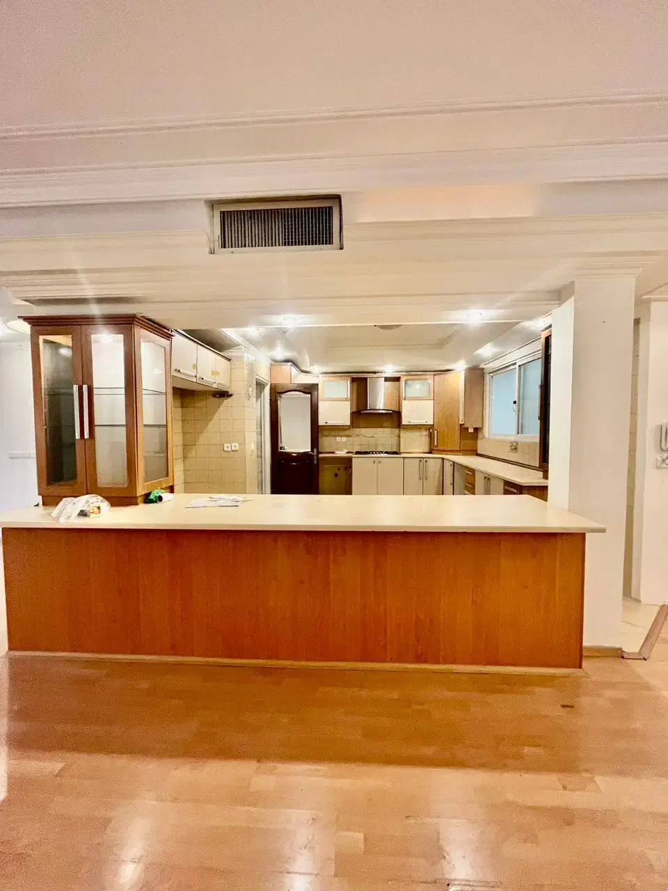 آپارتمان ۲۰۰ متر ۳و۴خواب/پاسداران دشتستان