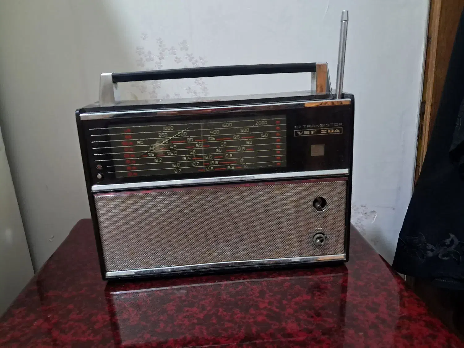 رادیو قدیمی کلکسیونی|کلکسیون اشیاء عتیقه|مرودشت, نقش رستم|دیوار