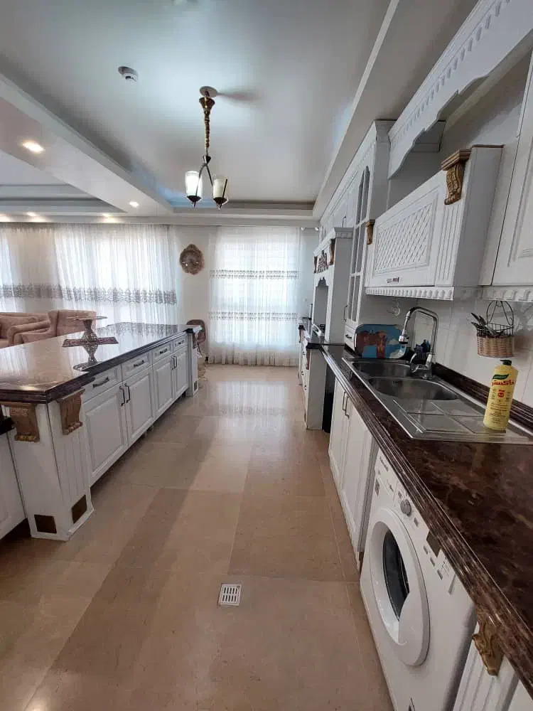 ۱۵۵متر تکواحدی ۲پارکینگ مشابه نوساز خ فرخی، تخلیه