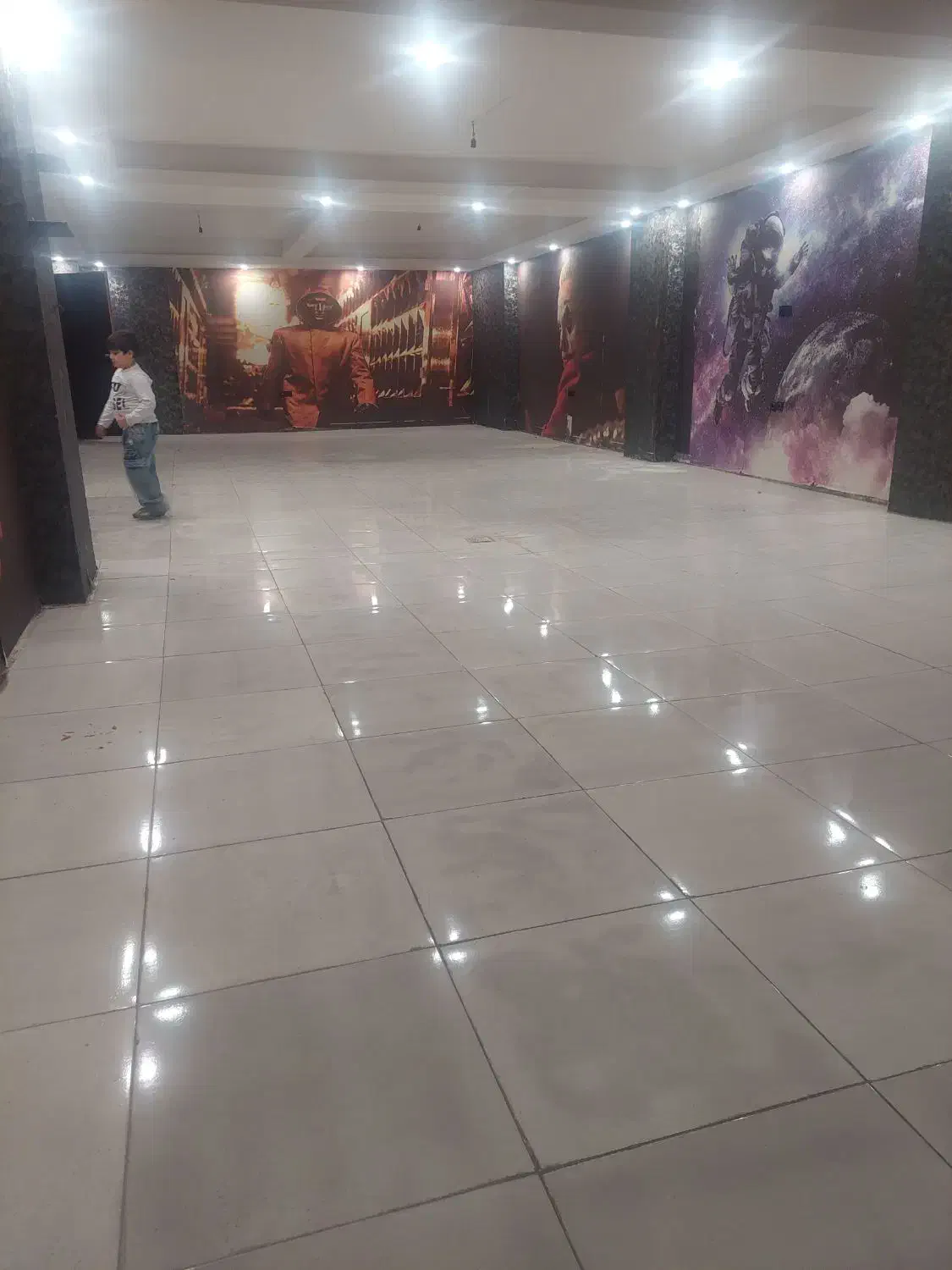 سالن۱۵۰متر یک تیکه/مرکزشهر/تخلیه/برخیابان/|اجارهٔ مغازه و غرفه|پاکدشت, پاکدشت (مامازند)|دیوار