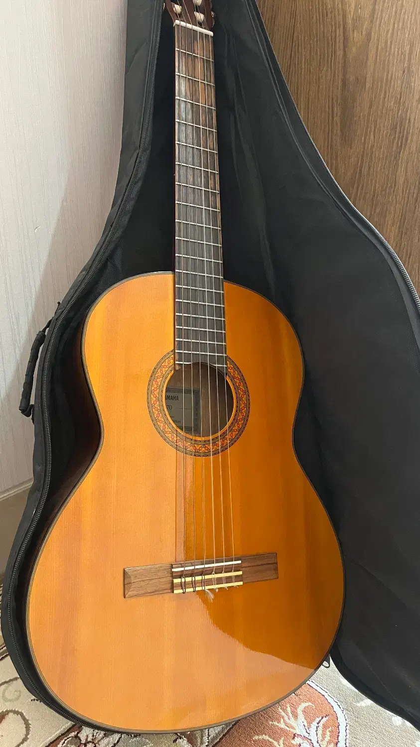 گیتار یاماها c70|گیتار، بیس، امپلیفایر|ابریشم, |دیوار