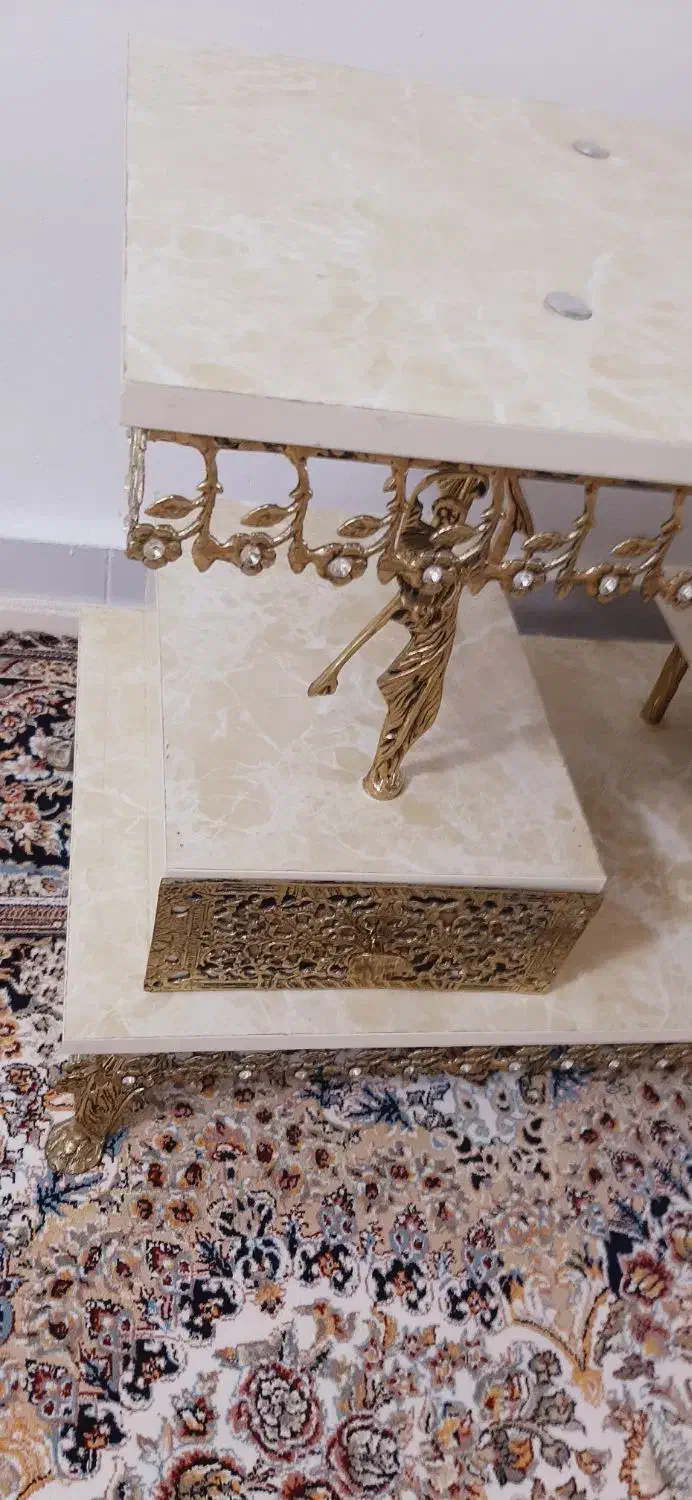 میز تلویزیون برنز جنس قدیمی|کلکسیون اشیاء عتیقه|کرمانشاه, |دیوار