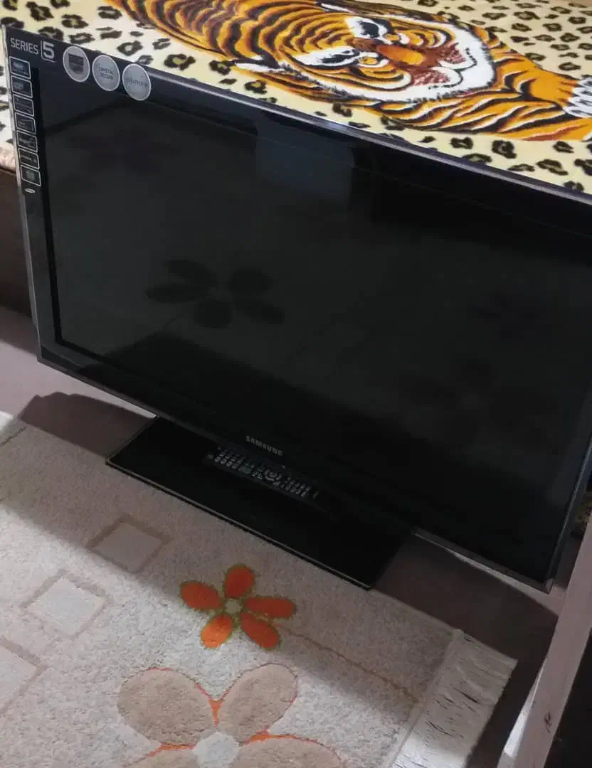 تلویزیون سامسونگ ۴۳ اینچ|تلویزیون و پروژکتور|رشت, استادسرا|دیوار