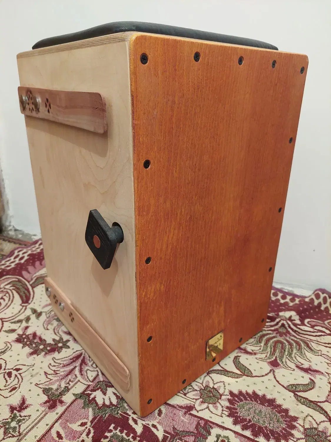 کاخن|درام و پرکاشن|بم, |دیوار