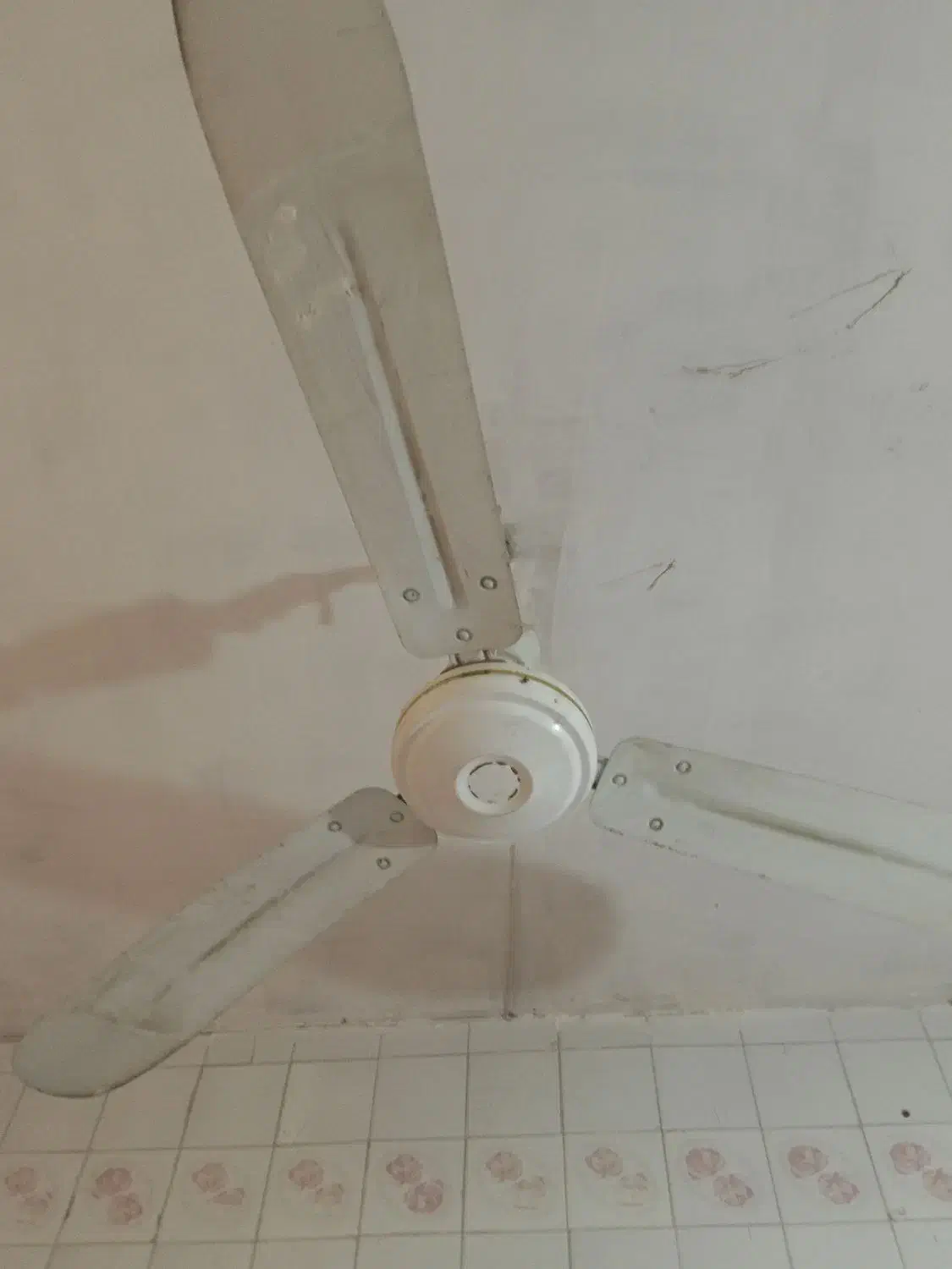 پنکه سقفی|پنکه و تصفیهکنندهٔ هوا|مشهد, کوشش|دیوار