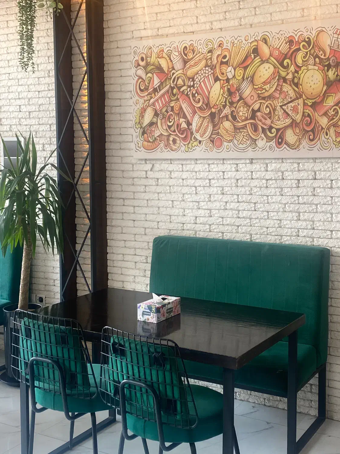 پیک موتوری و پیتزا زن|استخدام خدمات فروشگاه و رستوران|بروجرد, |دیوار