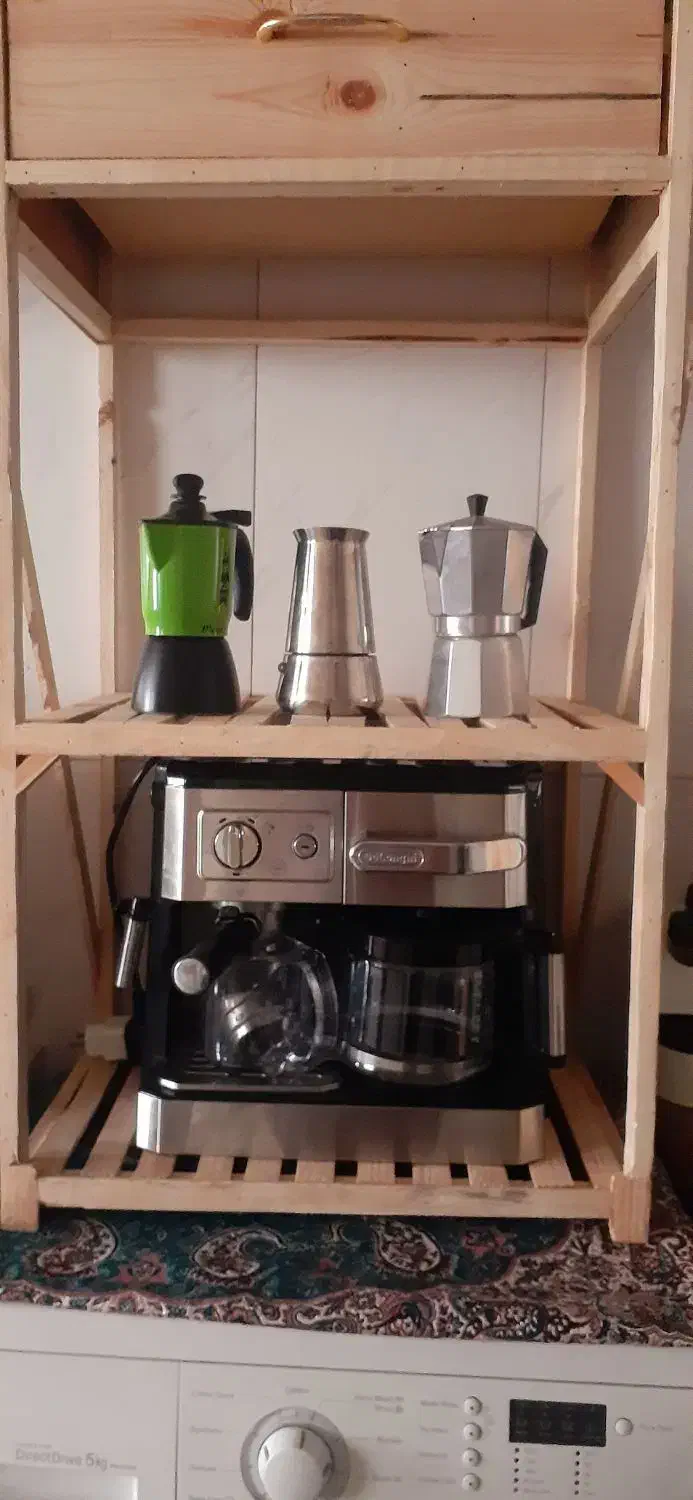 کافی بار نو|کتابخانه، شلف، قفسه‌های دیواری|دورود, |دیوار