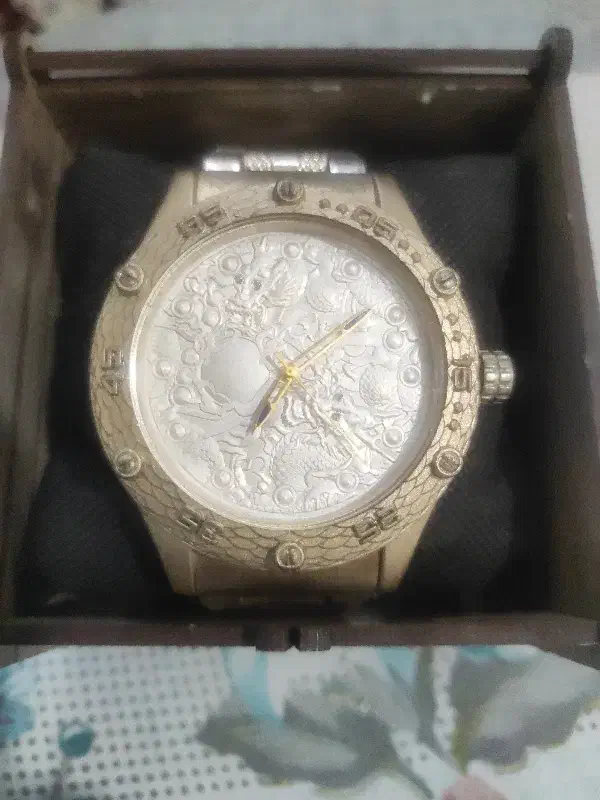 ساعتی که تو دست هیچ کس نمیبیند|ساعت|رشت, گلسار|دیوار