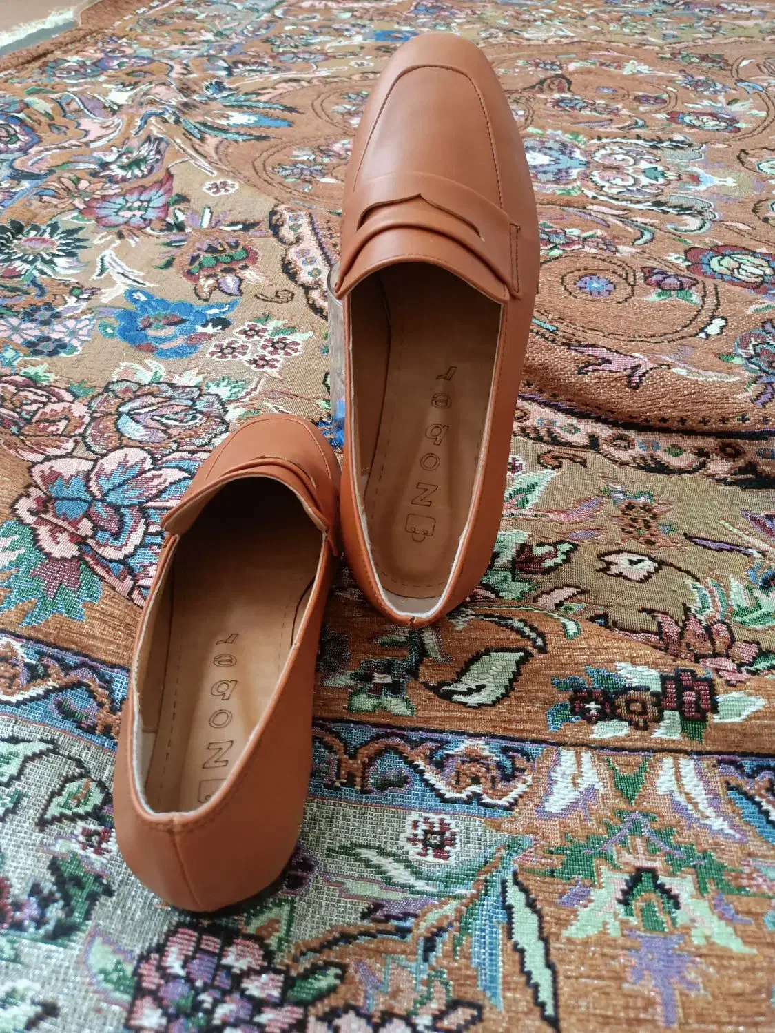 یک.جفت.کفش.کالج|کیف، کفش، کمربند|گلبهار, شهر جدید گلبهار|دیوار