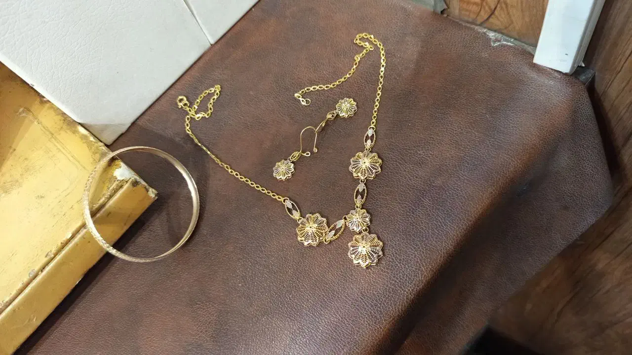 طلا|جواهرات|تربت‌حیدریه, ترمینال|دیوار