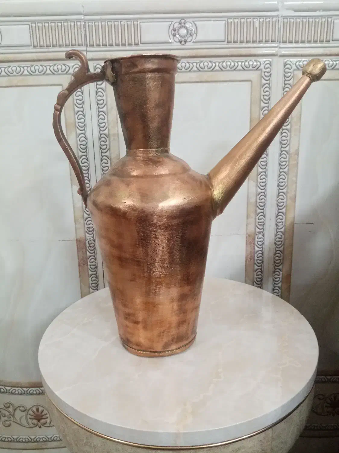 آفتابه مسی1کیلو560 گرم|کلکسیون اشیاء عتیقه|تربت‌حیدریه, باغ سلطانی|دیوار