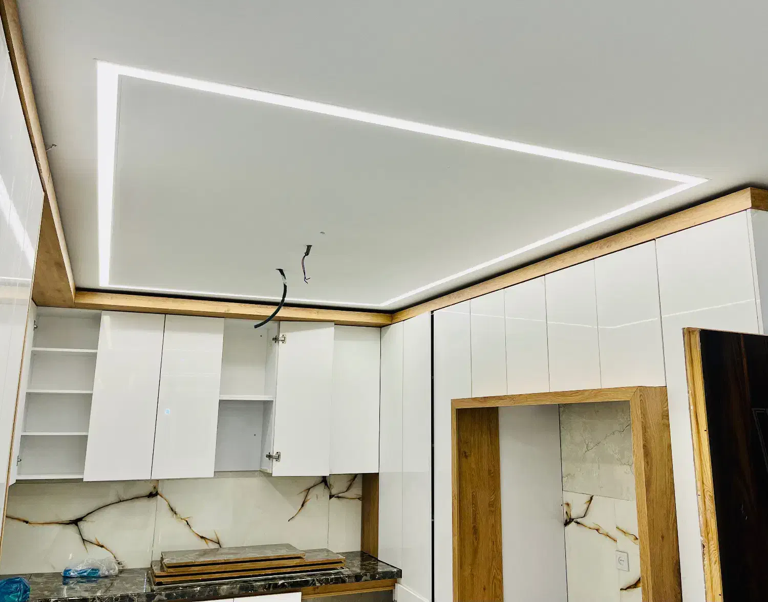 لاینر-لاین لایت-لاین نوری|لامپ و چراغ|اندیشه, اندیشه فاز ۳|دیوار