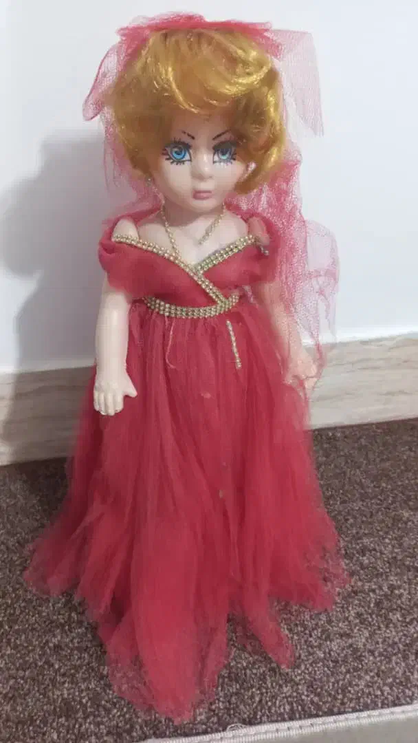 عروسک|اسباب‌بازی بچه|سرپل ذهاب, |دیوار