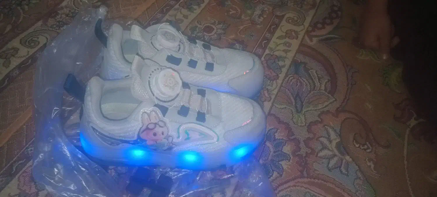 کفش اسکیت دار|دوچرخه، اسکیت، اسکوتر|قدس, شهر‌قدس|دیوار