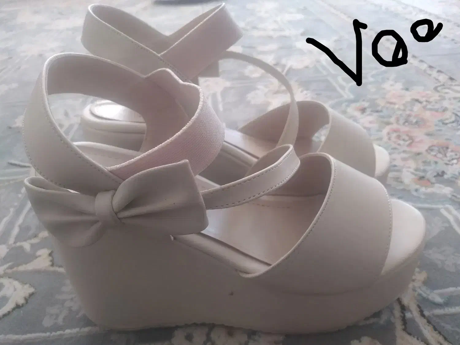 کفش|کیف، کفش، کمربند|دورود, |دیوار