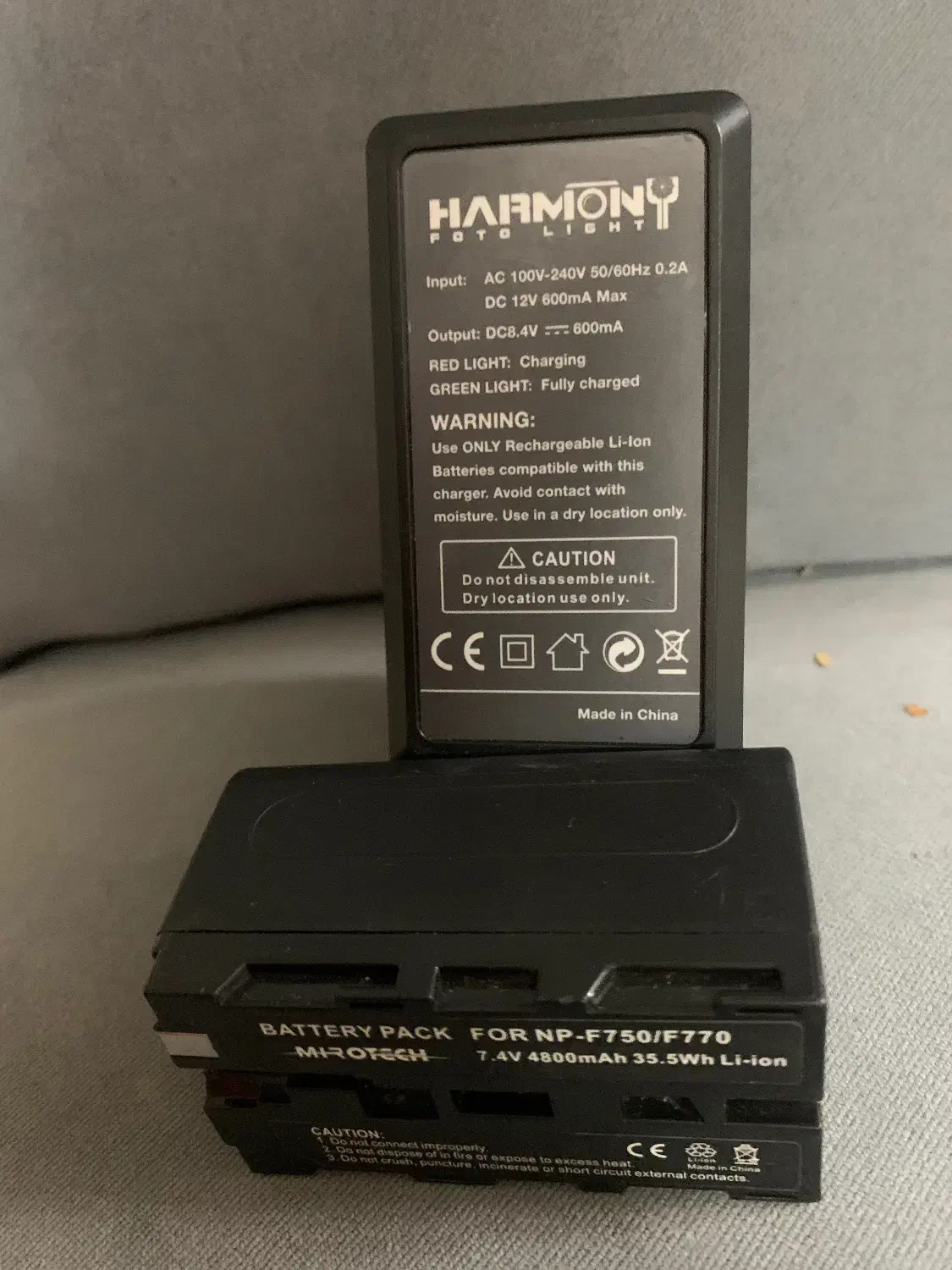 باتری یدک سونی ۲ عدد همراه تراور شارژ|دوربین عکاسی و فیلم‌برداری|ری, علایین|دیوار